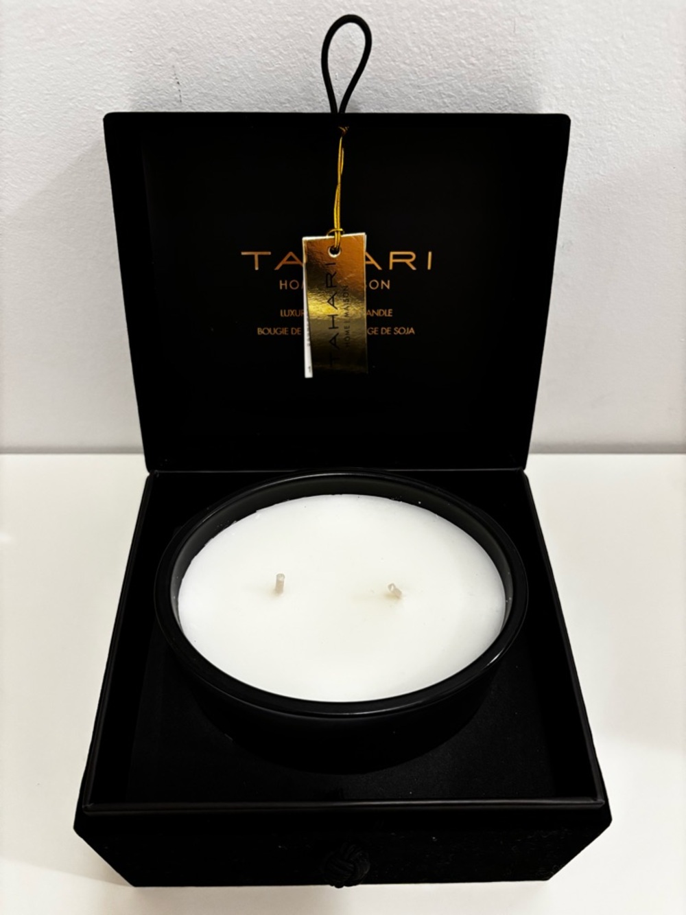 Tahari Black & White Luxury Soy Candle